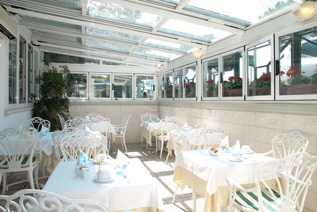 Hotel La Goletta Lignano Sabbiadoro Exterior photo